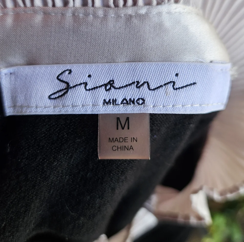 Siani Milano‎ Black Sweater With White Ruffled Trim Size Medium